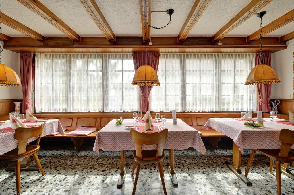 Hotel Du Chasseur Enges Bagian luar foto