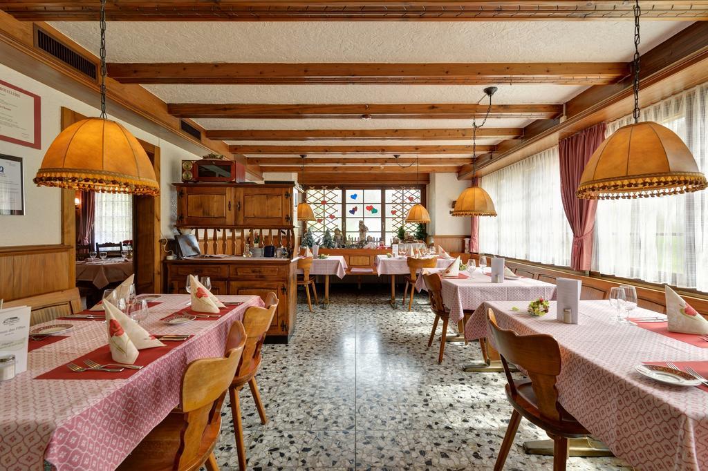 Hotel Du Chasseur Enges Bagian luar foto